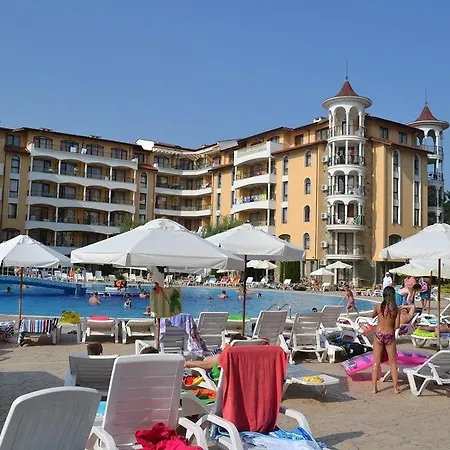 Royal Sun With Pool View Apartmán *